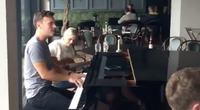 Nathan Carter entertained a whole crowd of people stranded by the storm yesterday