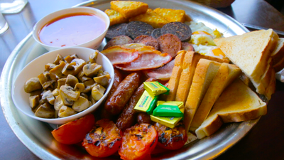 This Athlone cafe serves the biggest breakfast in Ireland and it is GARGANTUAN