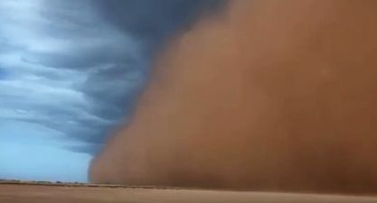 WATCH: Irish guy gets caught up in huge sandstorm in Australia