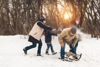 The 10 rules that one must abide by in a snowball fight