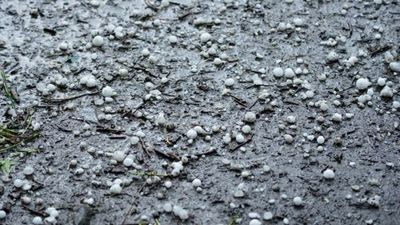 Temperatures to fall below zero this weekend as hail and showers expected