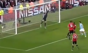 David De Gea sent football fans into convulsions with the save of the season