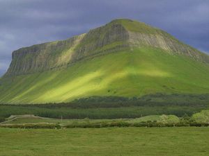 PIC: Sligo Rovers have their say on the giant Ben Bulben “No” sign