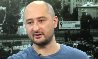 Russian journalist who was reported “murdered” yesterday, shows up to press conference very much alive