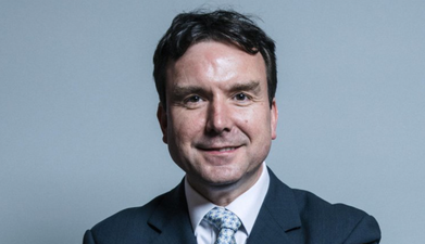 Minister resigns after bombarding two women with “daddy” text messages