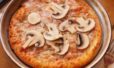 Someone phoned 999 after discovering mushrooms on their pizza