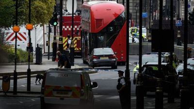 Westminster barrier car crash is being treated as “suspected terror attack”