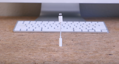 Apple will no longer give free dongles with new iPhones