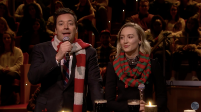 Saoirse Ronan and Jimmy Fallon perform ‘Fairytale of New York’ on the Tonight Show
