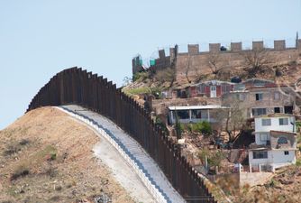 US Senator wants porn users to pay for border wall between USA and Mexico