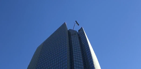 WATCH: Window cleaners rescued from swinging lift in America