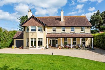 PICS: Saoirse Ronan is selling her beautiful Greystones home