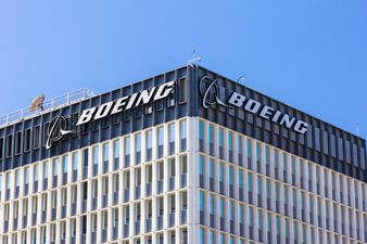 Boeing advises airlines to suspend use of 777s after mid-flight engine failure