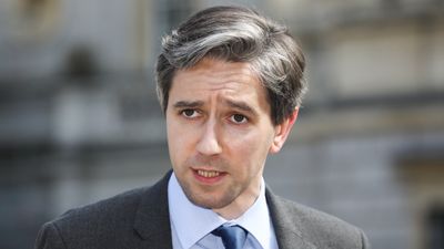 Simon Harris “surprised” by lack of booster programme for healthcare workers