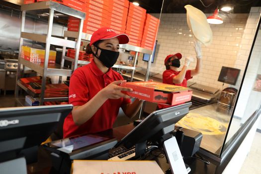 apache pizza 500 jobs christmas