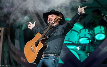 Garth Brooks announces extra Croke Park date after hundreds of thousands join virtual queue for tickets