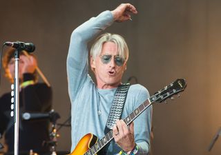 Paul Weller labels The Cure’s Robert Smith a ‘fat c**t’ in interview