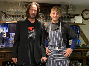 Keanu Reeves goes for two classic pub grub dishes on surprise UK visit