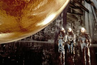 25 years ago, “Jurassic Park with aliens” turned into one of the biggest flops ever