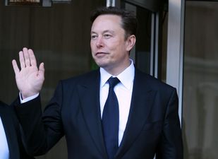 Elon Musk considering launching bid to buy Man United