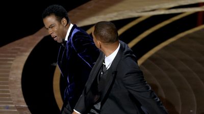 Chris Rock explains why he didn’t slap Will Smith at the Oscars