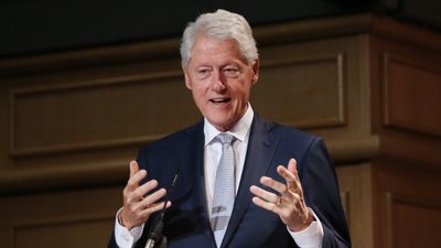 From one Presidential visit to another, Bill Clinton arrives in Belfast
