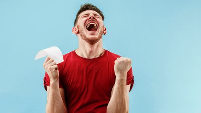 Man wins £10k-a-month for 30 years on lottery and immediately quits plastering job