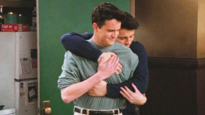Friends fans share heartbreaking Joey image in tribute to Matthew Perry