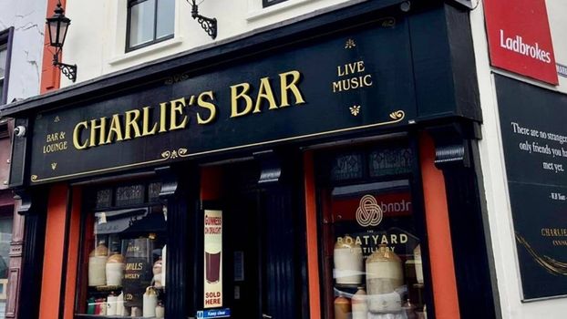 Irish pub christmas ad