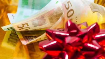 Full list of people eligible for the 2023 Christmas bonus and when to expect it