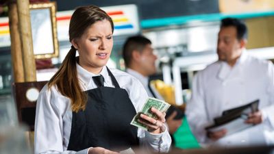 Waitress rages after tourists leave 10% tip on €640 bill for perfect service