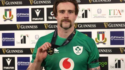 Mack Hansen roasts Johnny Sexton with jersey at Ireland v Italy