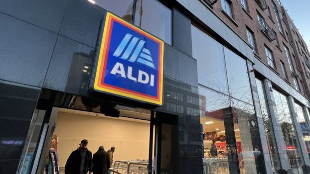 Aldi opening hours