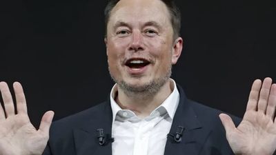 Elon Musk trolls Facebook and Instagram after they go down across the world