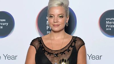Lily Allen flies in first class but puts her daughter in economy