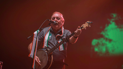 Wolfe Tones singer announces he is suing RTÉ after Joe Duffy spat