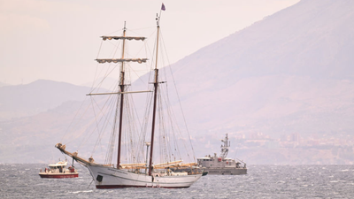 Survivor of sunken yacht sent haunting message to dad after escaping