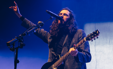 Hozier performs ‘Fairytale of New York’ during SNL finale